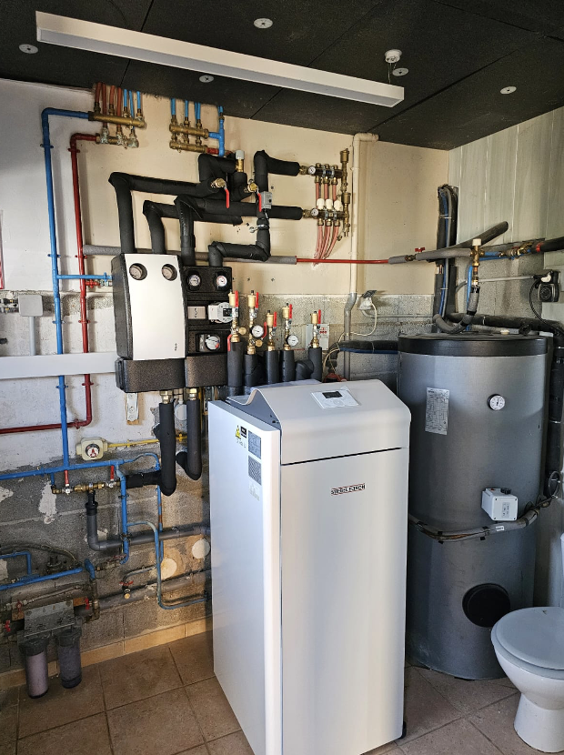 Chaufferie géothermique avec forage vertical à La Chapelle-Saint-Martin (73170) Chaufferie géothermique avec forage vertical à La Chapelle-Saint-Martin (73170)